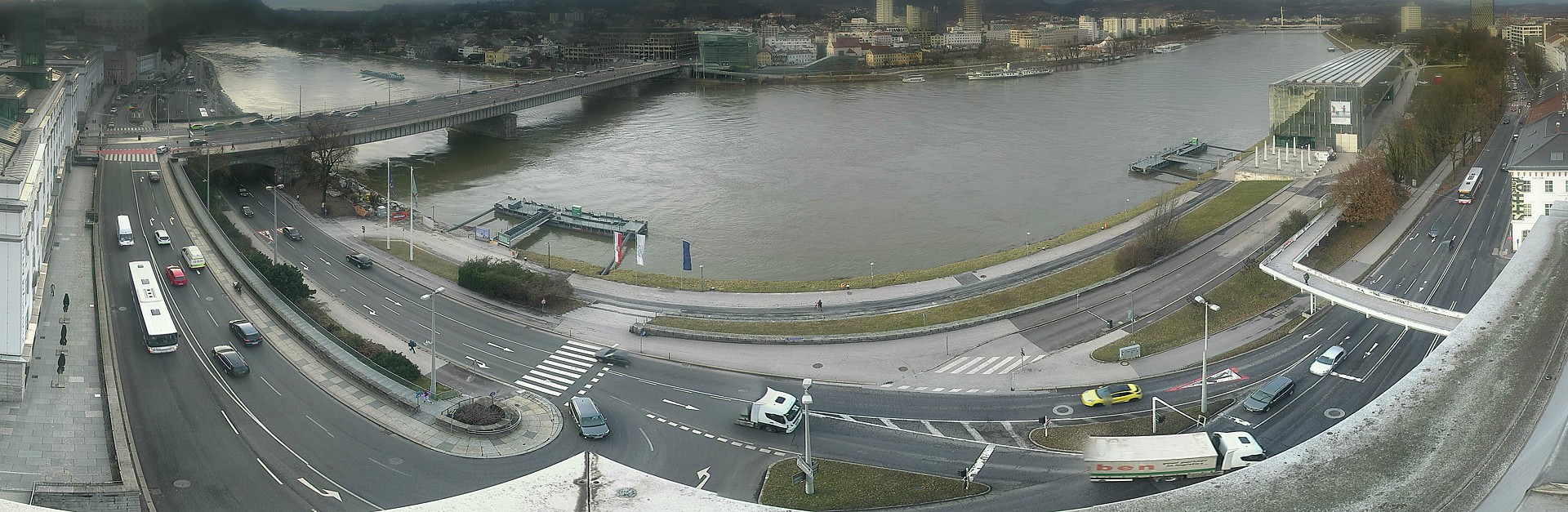 Archiv Foto Webcam Linz: Donaulände und Nibelungenbrücke