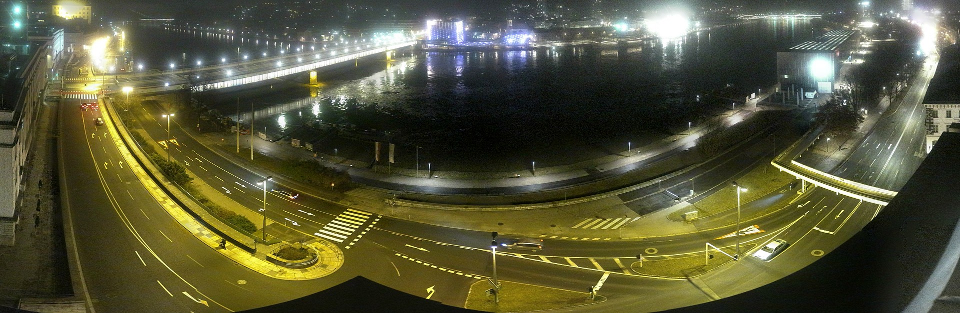 Archiv Foto Webcam Linz: Donaulände und Nibelungenbrücke