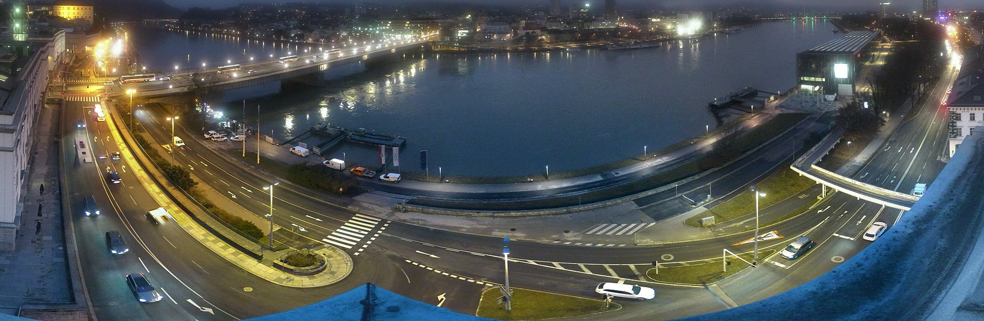Archiv Foto Webcam Linz: Donaulände und Nibelungenbrücke