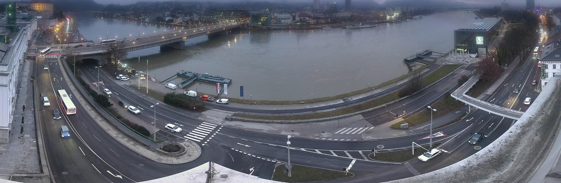 Archiv Foto Webcam Linz: Donaulände und Nibelungenbrücke