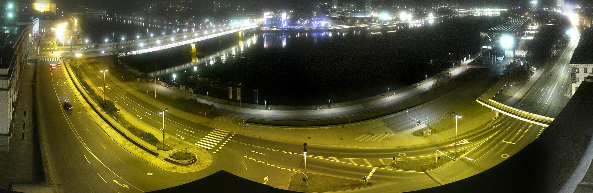 Archiv Foto Webcam Linz: Donaulände und Nibelungenbrücke