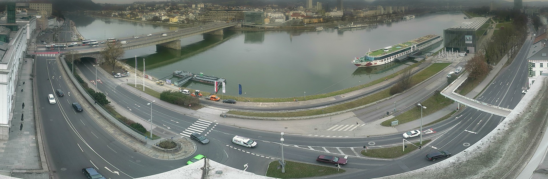 Archiv Foto Webcam Linz: Donaulände und Nibelungenbrücke