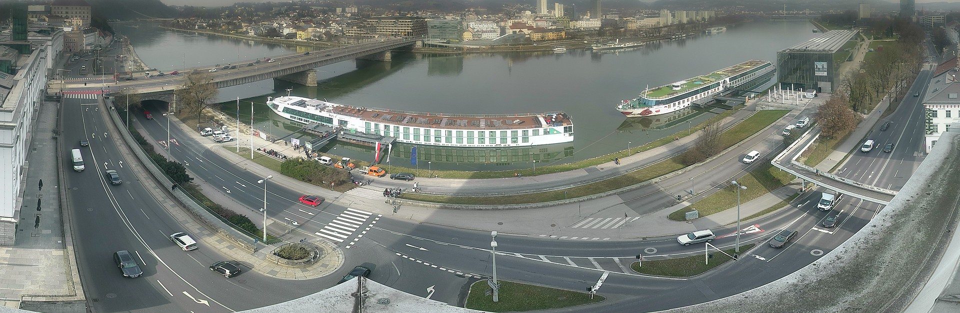 Archiv Foto Webcam Linz: Donaulände und Nibelungenbrücke
