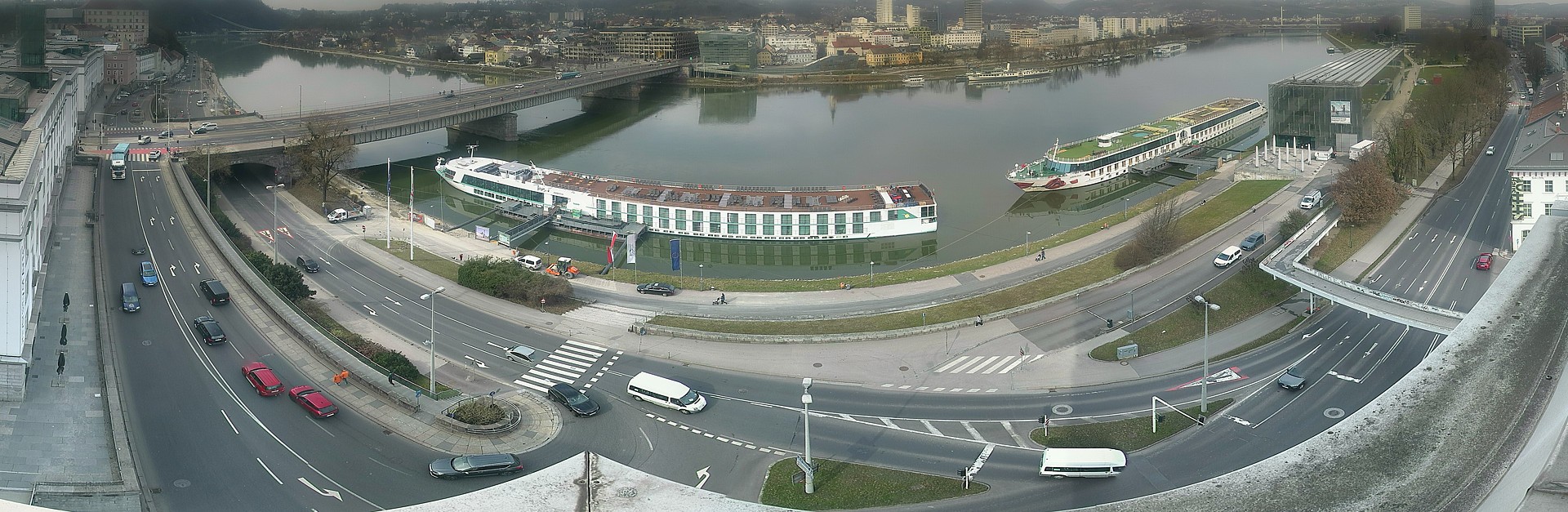 Archiv Foto Webcam Linz: Donaulände und Nibelungenbrücke