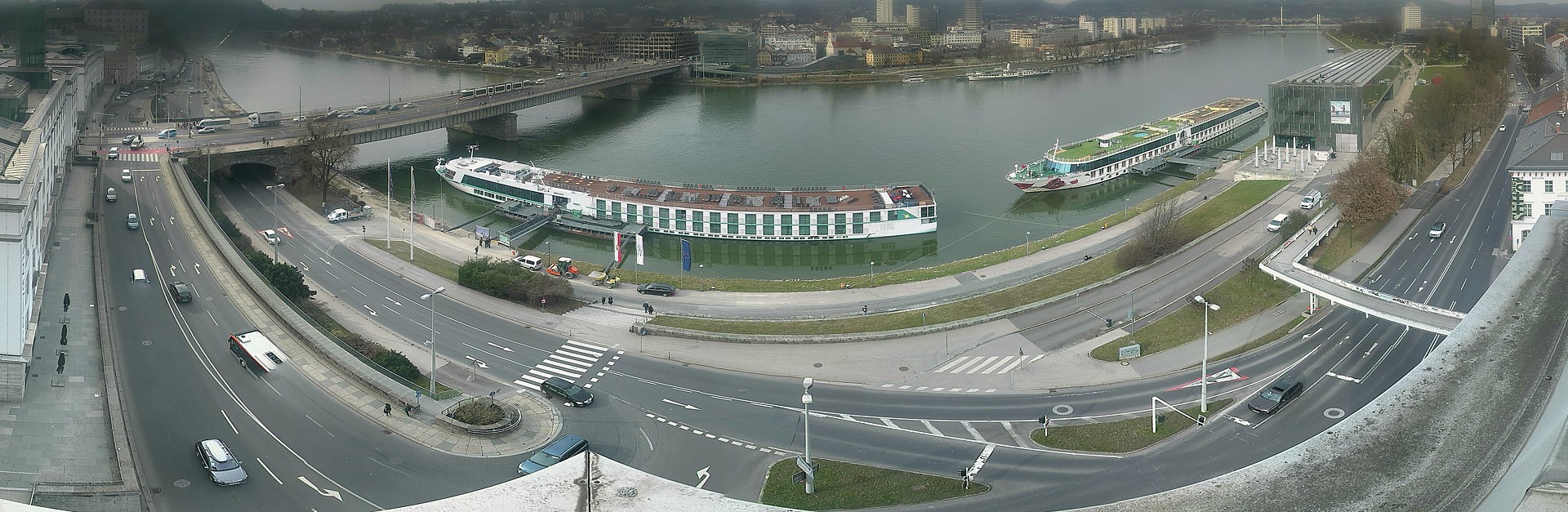 Archiv Foto Webcam Linz: Donaulände und Nibelungenbrücke