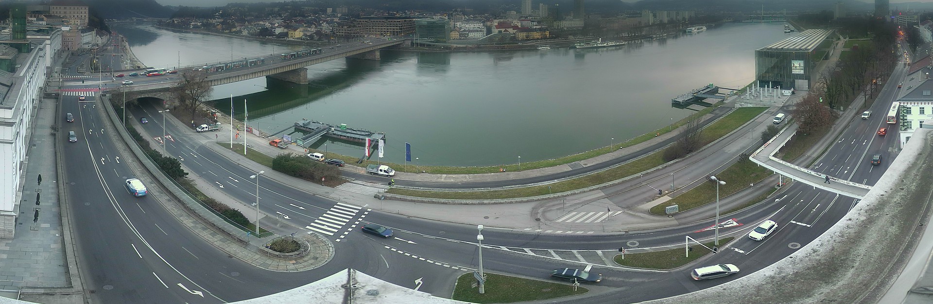 Archiv Foto Webcam Linz: Donaulände und Nibelungenbrücke