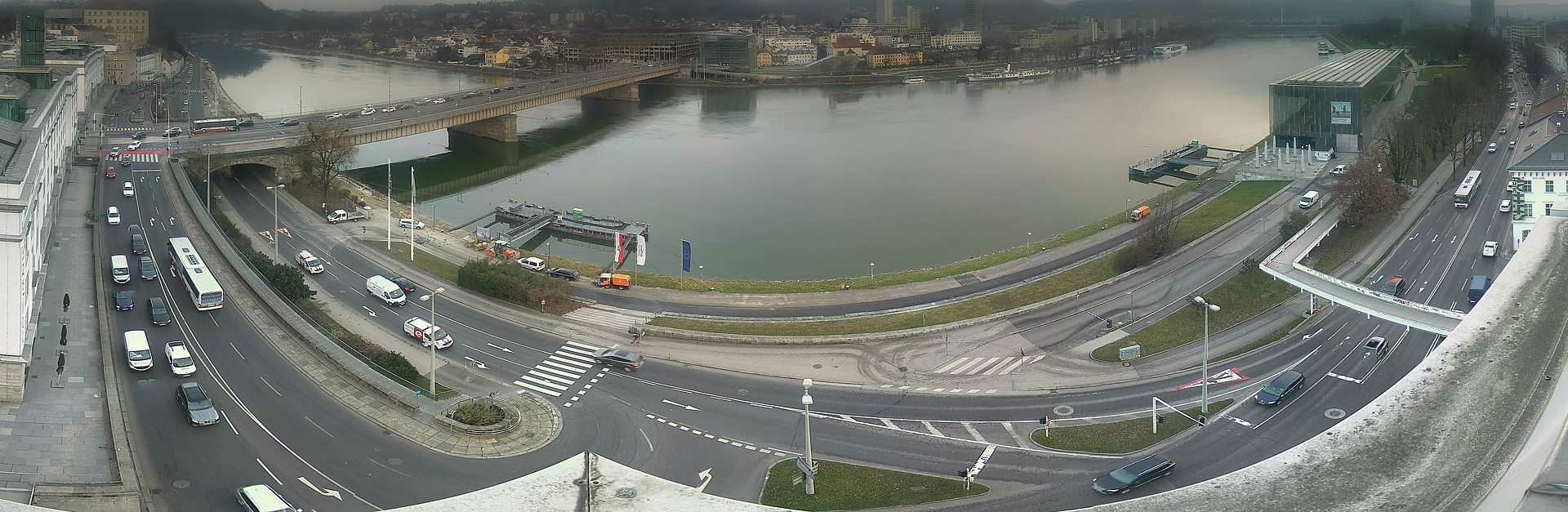 Archiv Foto Webcam Linz: Donaulände und Nibelungenbrücke