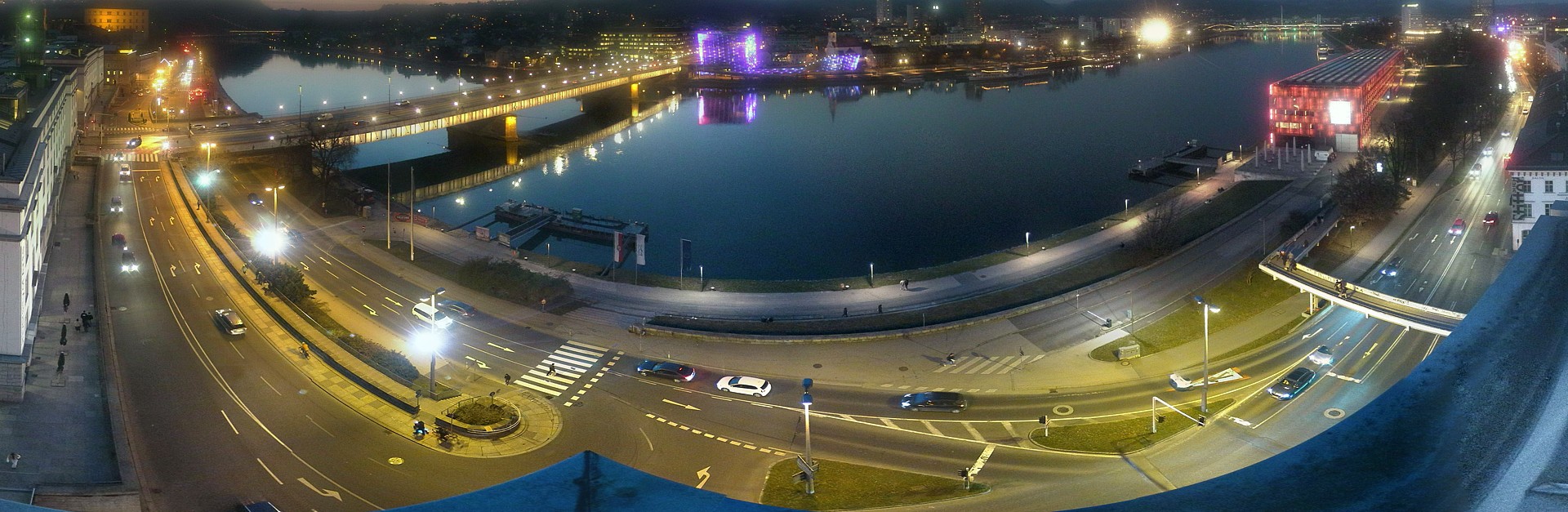 Archiv Foto Webcam Linz: Donaulände und Nibelungenbrücke