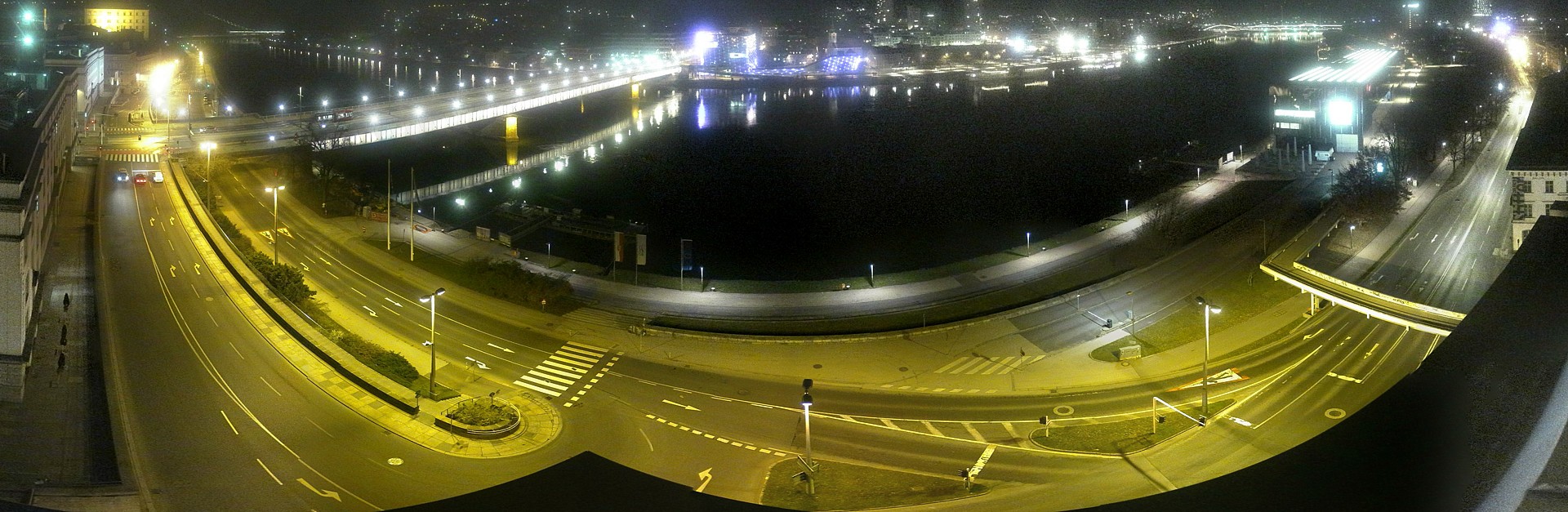 Archiv Foto Webcam Linz: Donaulände und Nibelungenbrücke