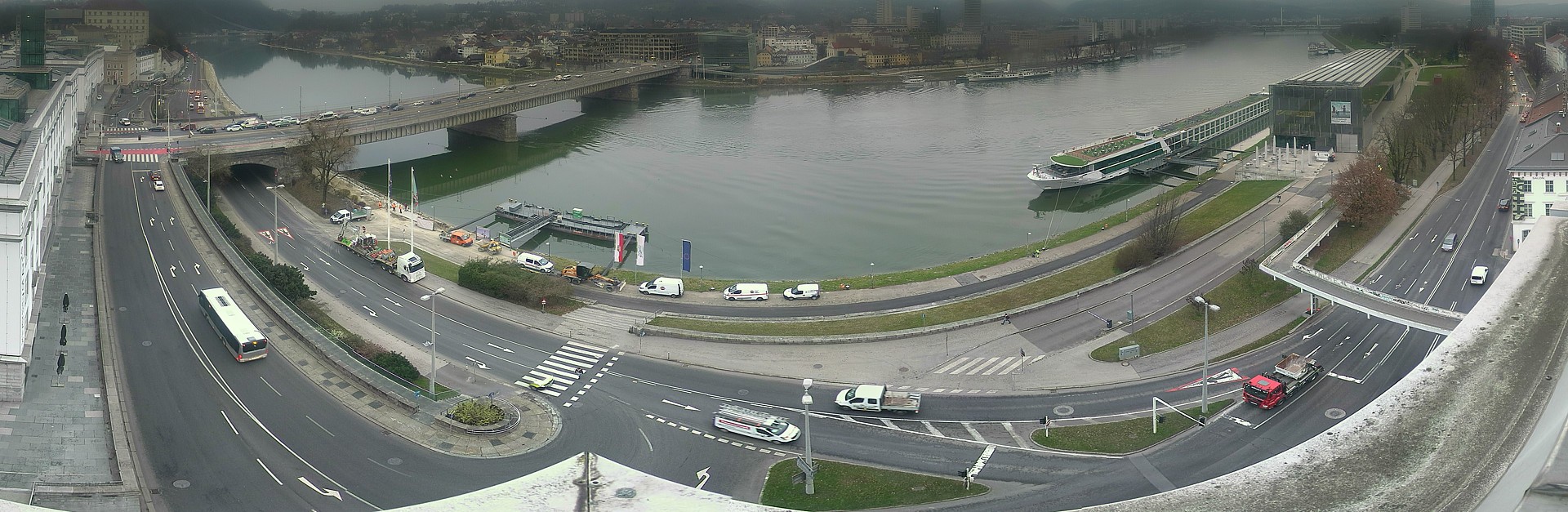 Archiv Foto Webcam Linz: Donaulände und Nibelungenbrücke