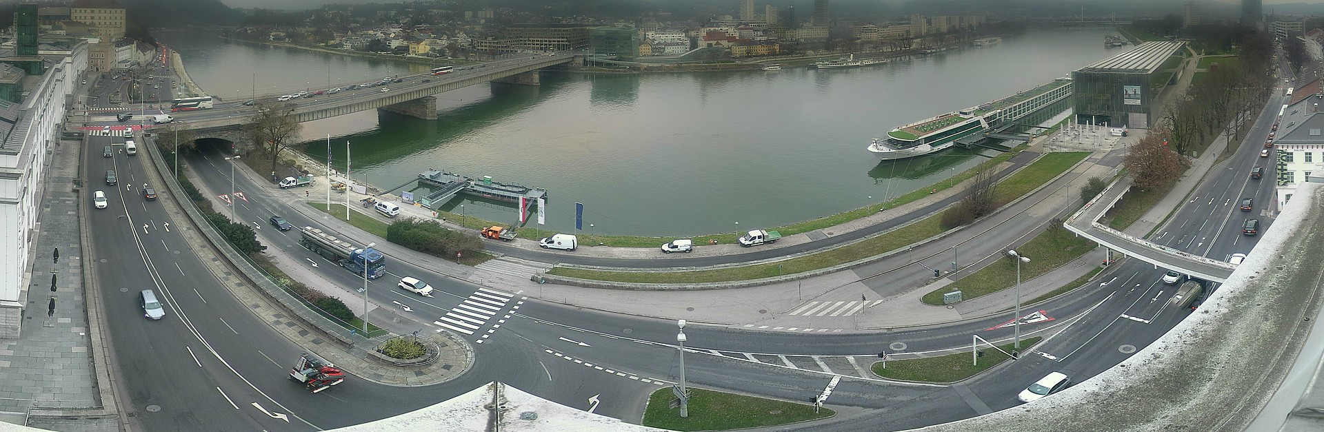 Archiv Foto Webcam Linz: Donaulände und Nibelungenbrücke