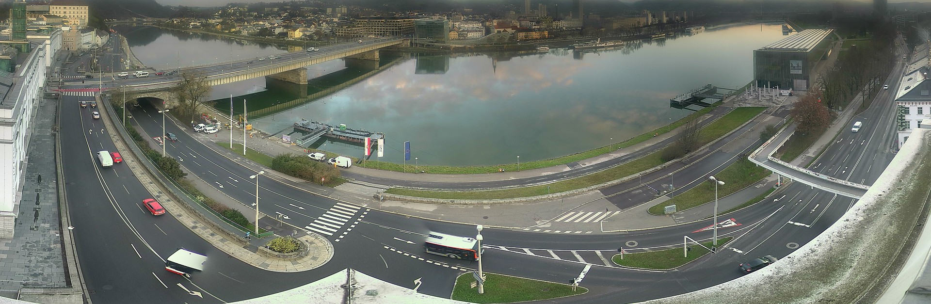 Archiv Foto Webcam Linz: Donaulände und Nibelungenbrücke