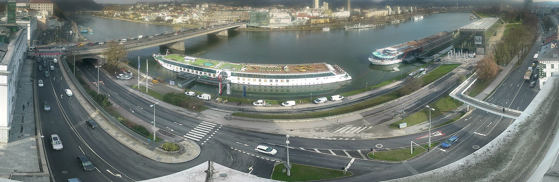 Archiv Foto Webcam Linz: Donaulände und Nibelungenbrücke