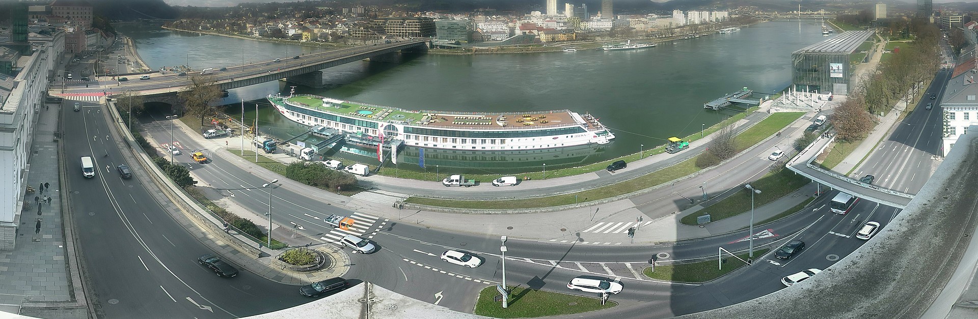 Archiv Foto Webcam Linz: Donaulände und Nibelungenbrücke