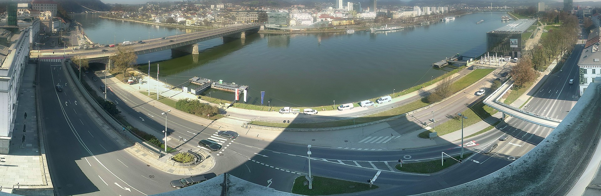 Archiv Foto Webcam Linz: Donaulände und Nibelungenbrücke