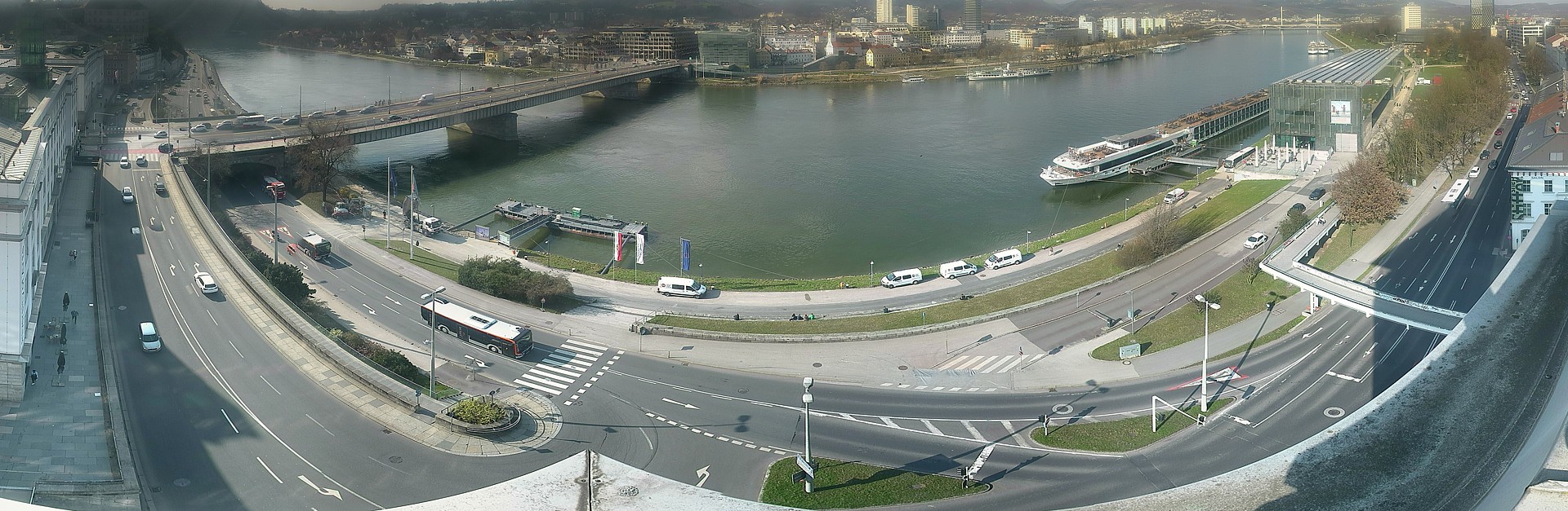 Archiv Foto Webcam Linz: Donaulände und Nibelungenbrücke