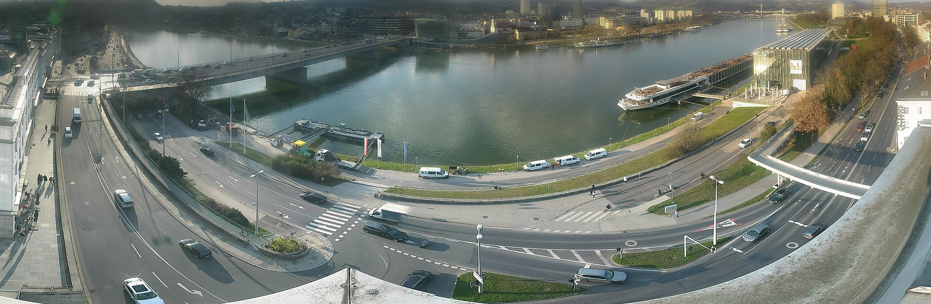Archiv Foto Webcam Linz: Donaulände und Nibelungenbrücke