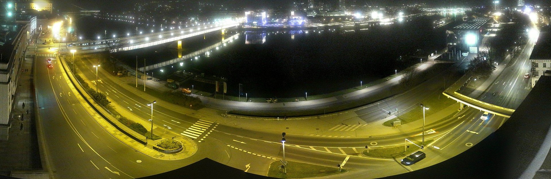 Archiv Foto Webcam Linz: Donaulände und Nibelungenbrücke
