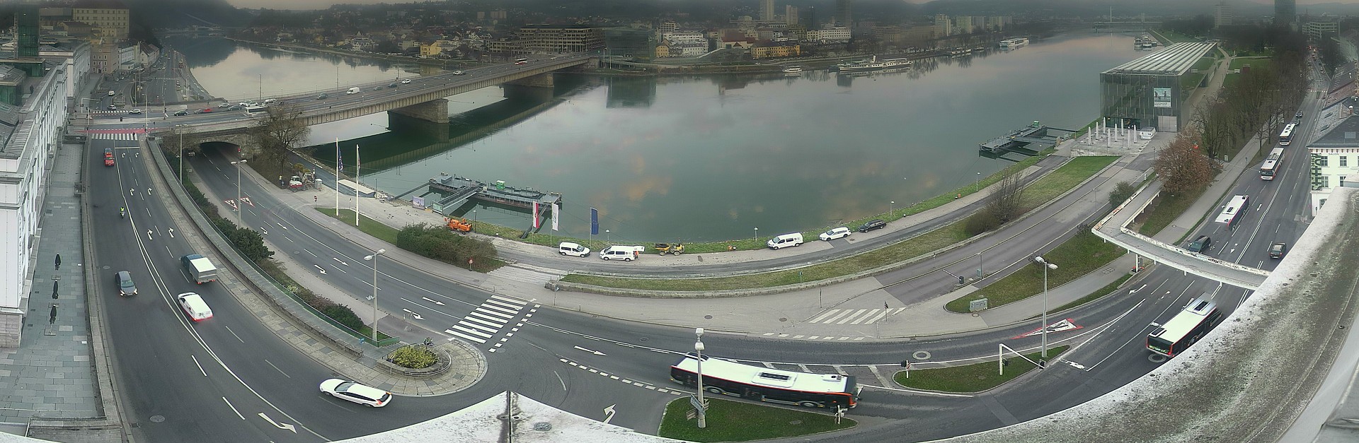 Archiv Foto Webcam Linz: Donaulände und Nibelungenbrücke