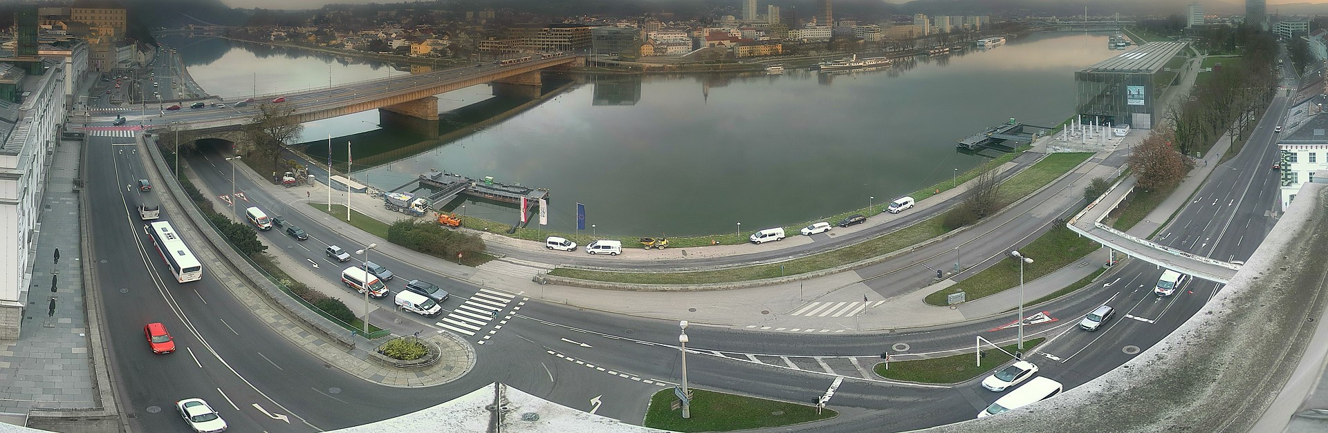 Archiv Foto Webcam Linz: Donaulände und Nibelungenbrücke