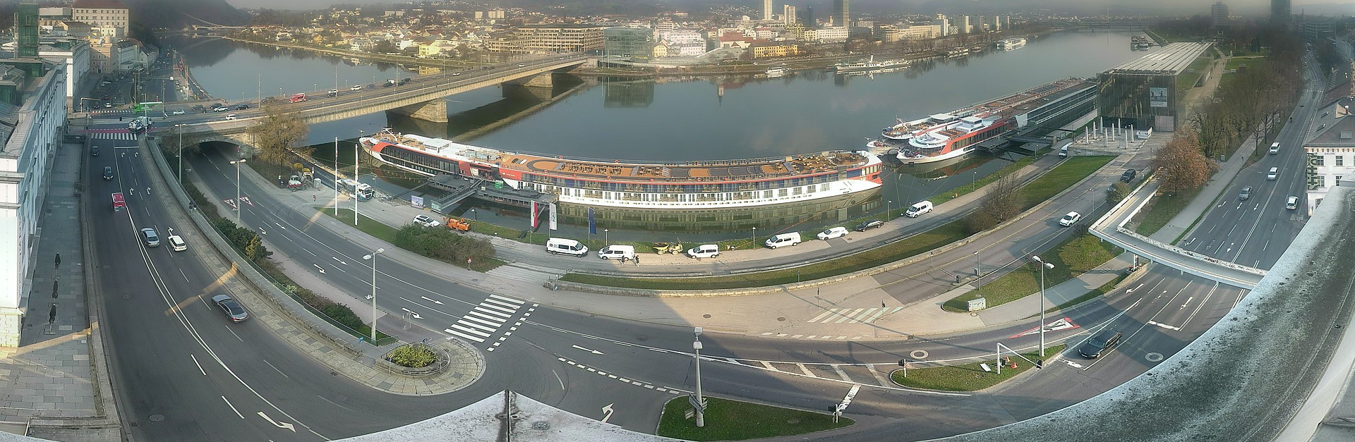 Archiv Foto Webcam Linz: Donaulände und Nibelungenbrücke