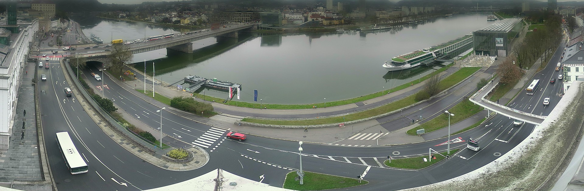 Archiv Foto Webcam Linz: Donaulände und Nibelungenbrücke