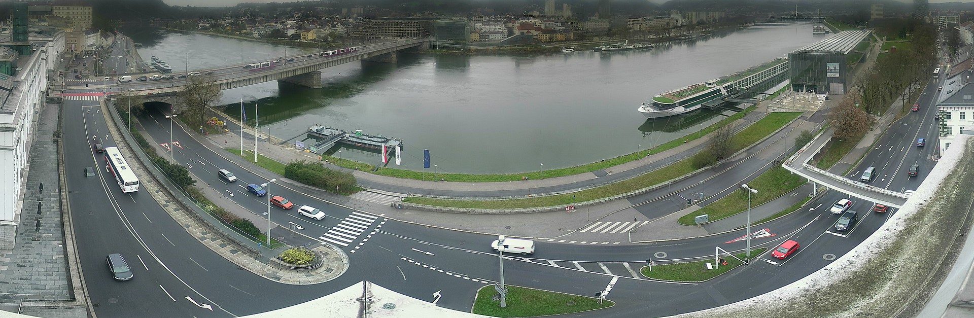 Archiv Foto Webcam Linz: Donaulände und Nibelungenbrücke