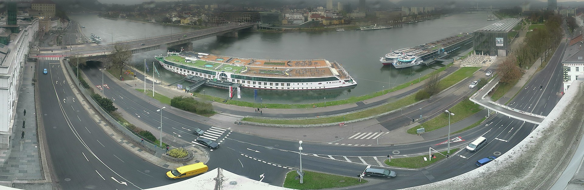 Archiv Foto Webcam Linz: Donaulände und Nibelungenbrücke