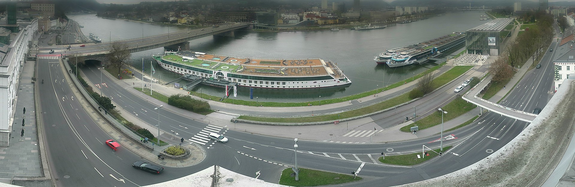 Archiv Foto Webcam Linz: Donaulände und Nibelungenbrücke