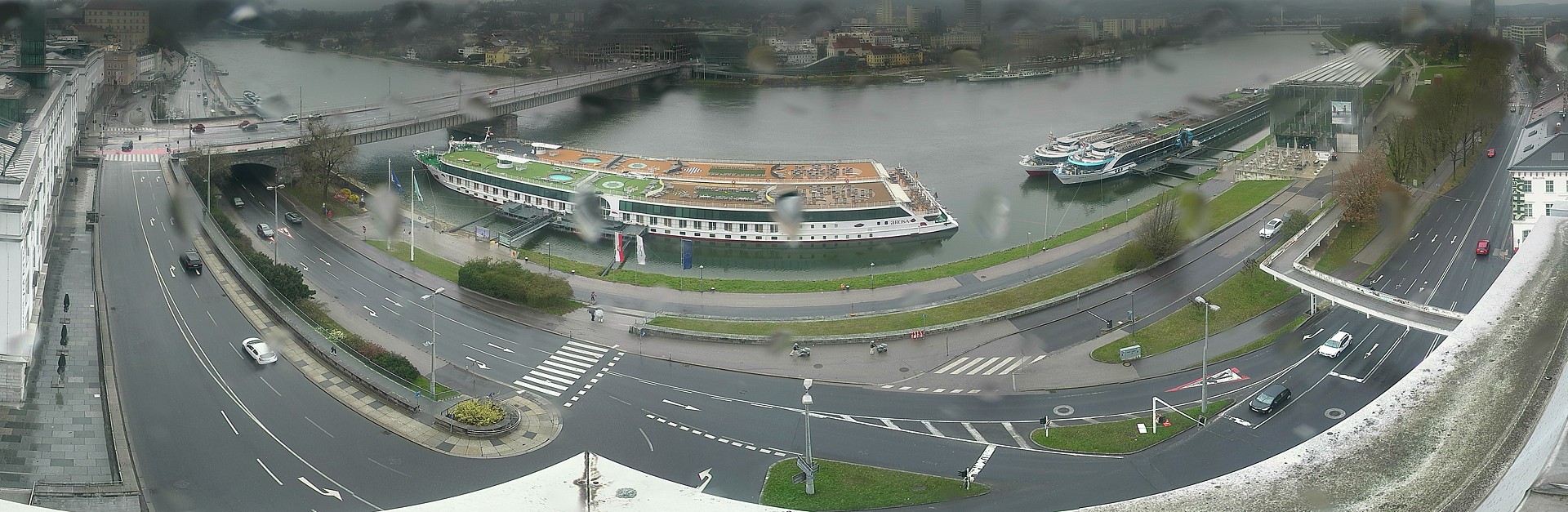 Archiv Foto Webcam Linz: Donaulände und Nibelungenbrücke
