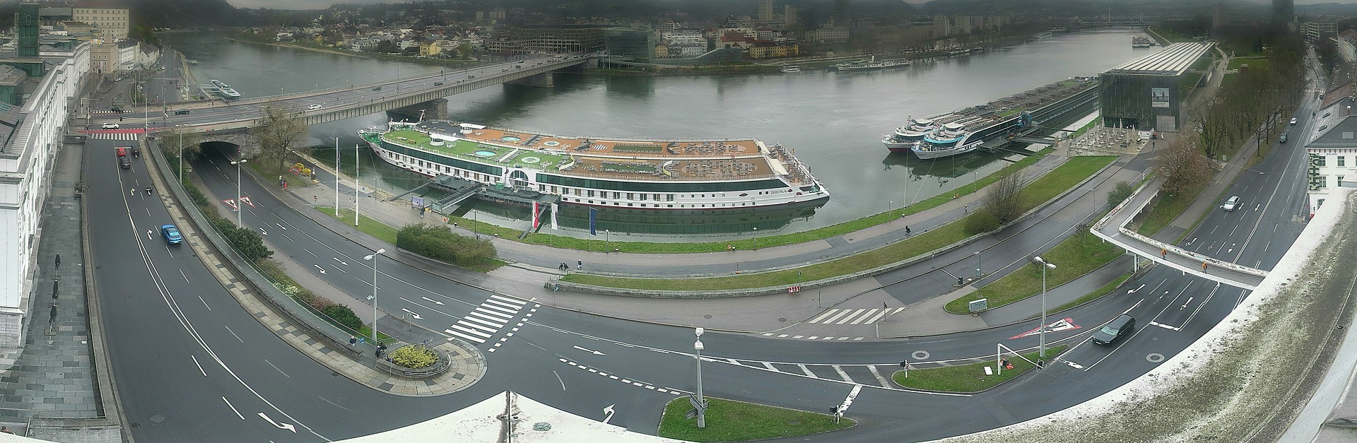 Archiv Foto Webcam Linz: Donaulände und Nibelungenbrücke
