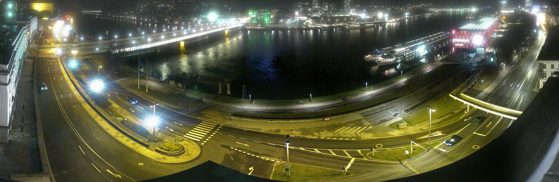 Archiv Foto Webcam Linz: Donaulände und Nibelungenbrücke