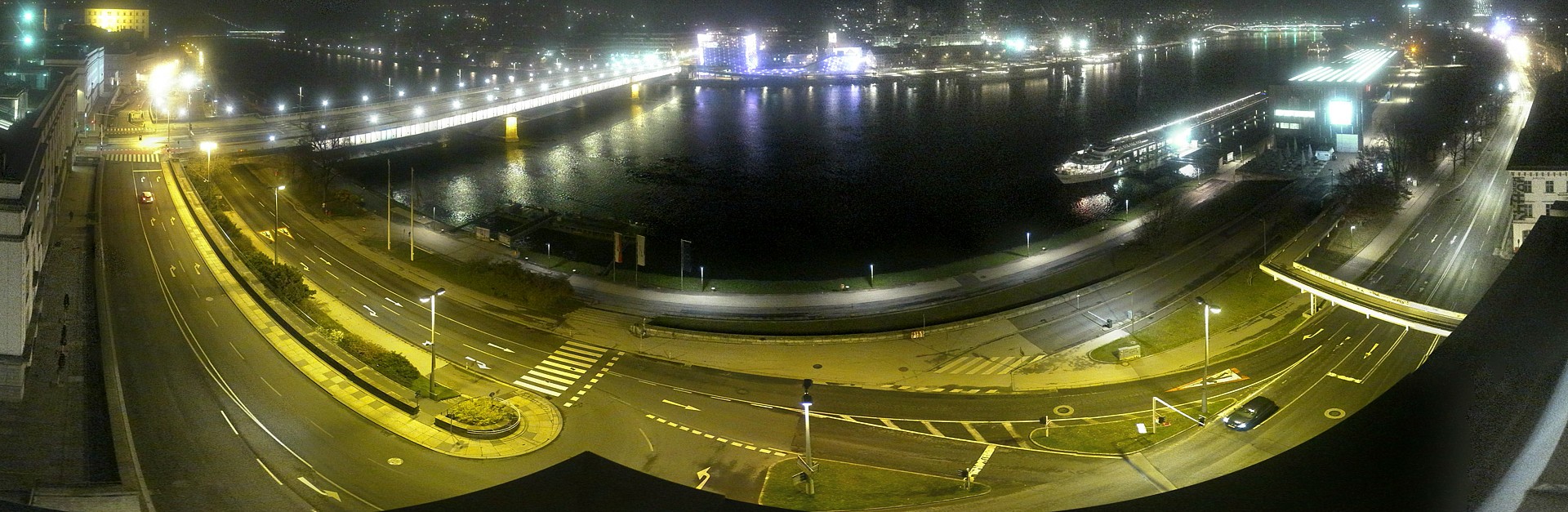 Archiv Foto Webcam Linz: Donaulände und Nibelungenbrücke