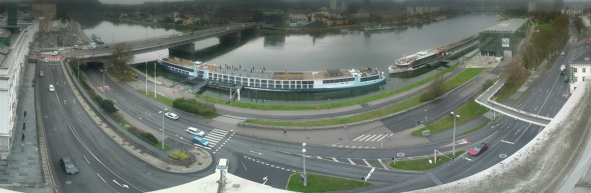 Archiv Foto Webcam Linz: Donaulände und Nibelungenbrücke