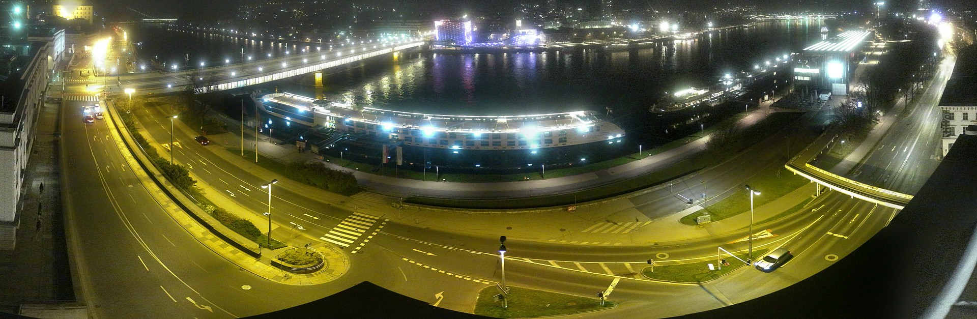 Archiv Foto Webcam Linz: Donaulände und Nibelungenbrücke