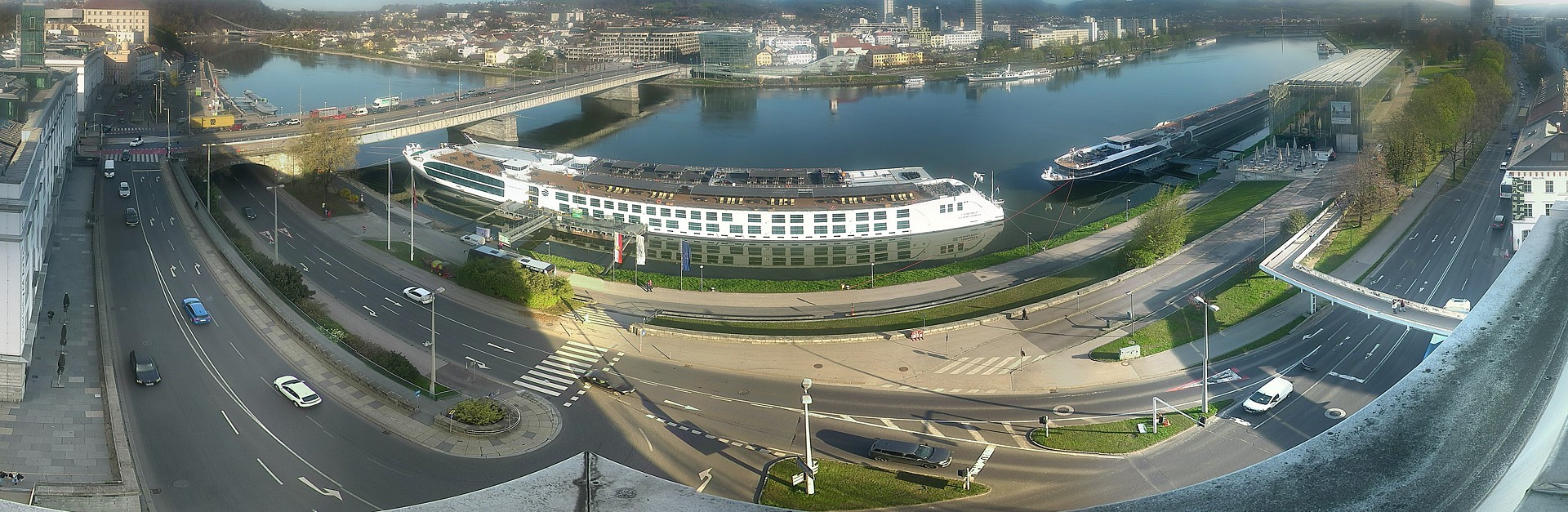 Archiv Foto Webcam Linz: Donaulände und Nibelungenbrücke