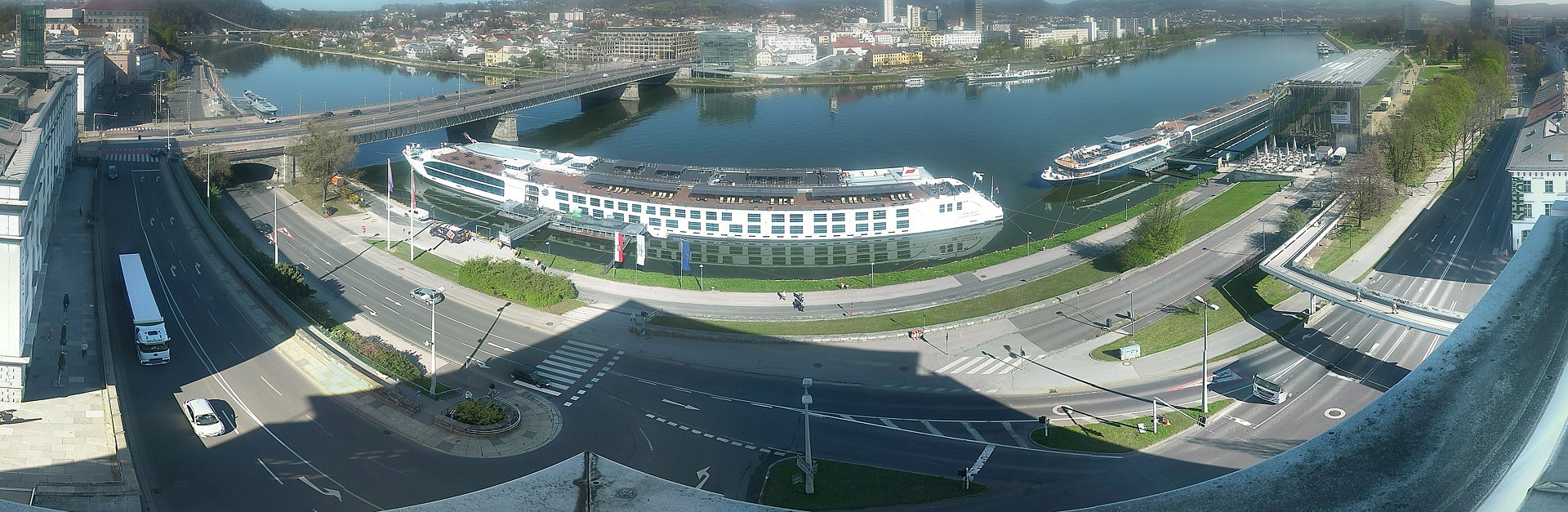 Archiv Foto Webcam Linz: Donaulände und Nibelungenbrücke