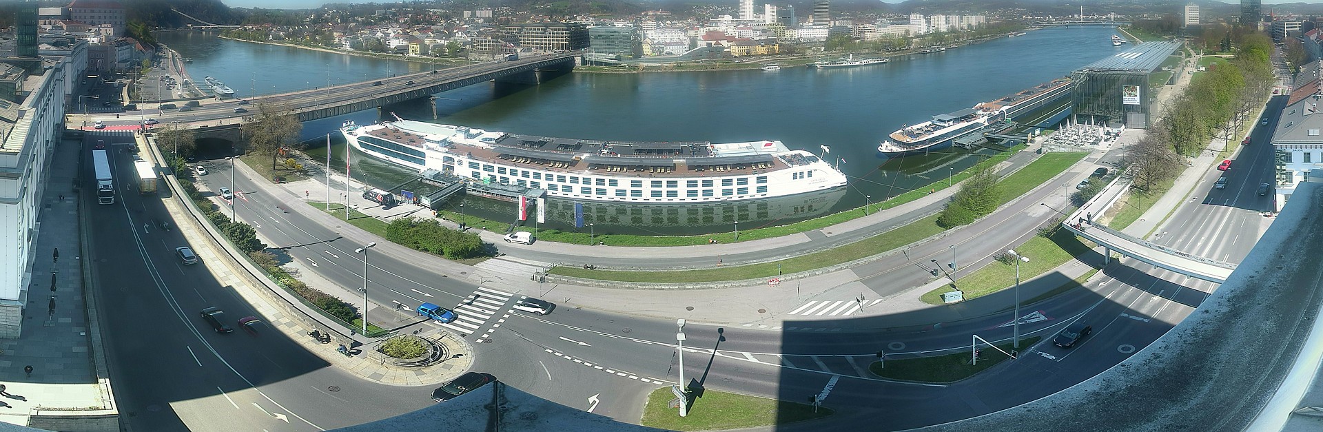 Archiv Foto Webcam Linz: Donaulände und Nibelungenbrücke