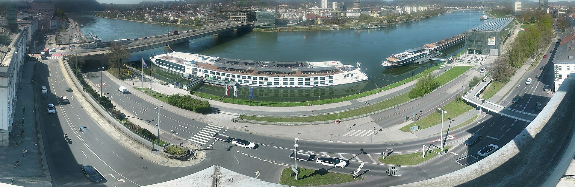 Archiv Foto Webcam Linz: Donaulände und Nibelungenbrücke