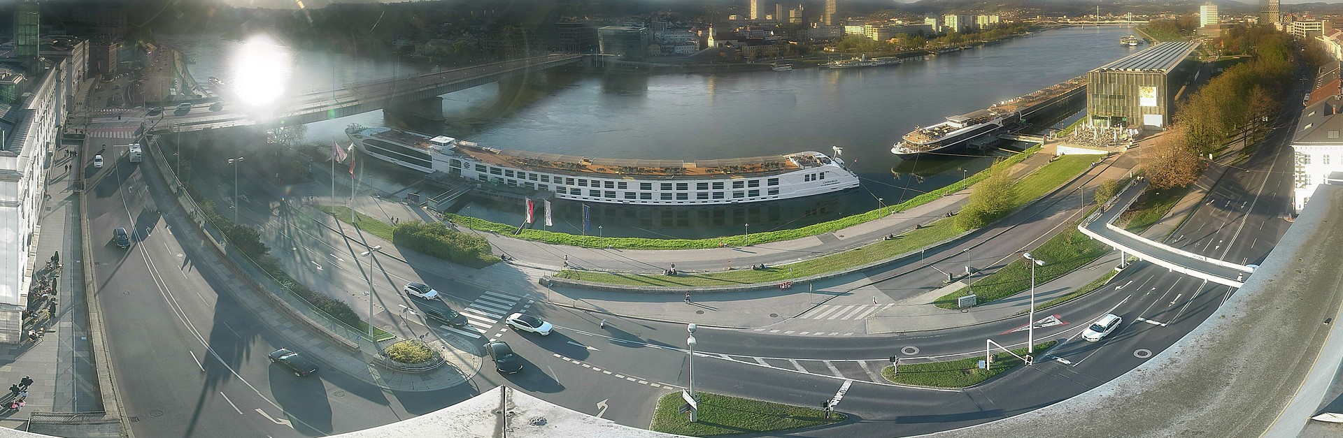 Archiv Foto Webcam Linz: Donaulände und Nibelungenbrücke