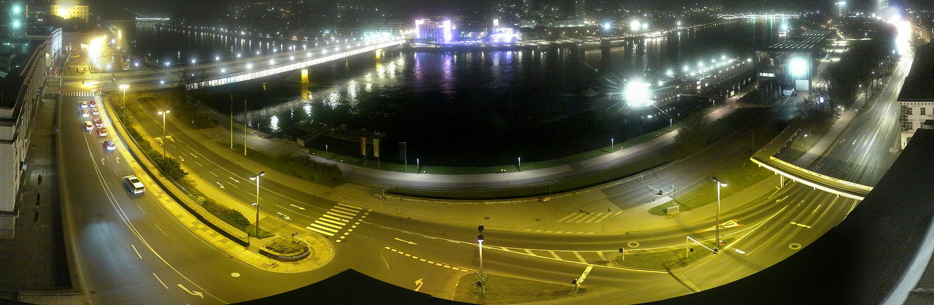 Archiv Foto Webcam Linz: Donaulände und Nibelungenbrücke