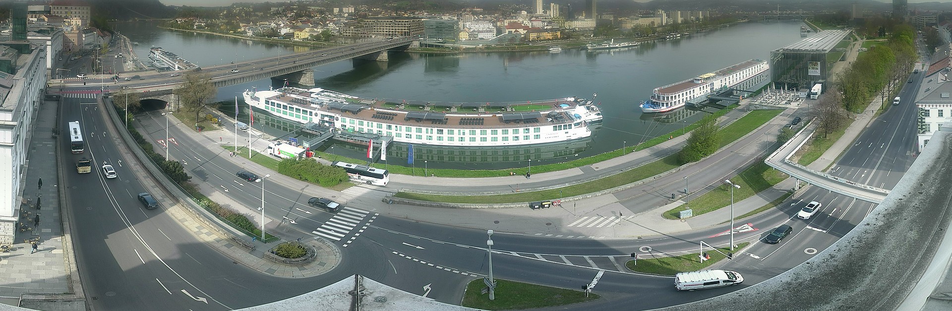 Archiv Foto Webcam Linz: Donaulände und Nibelungenbrücke