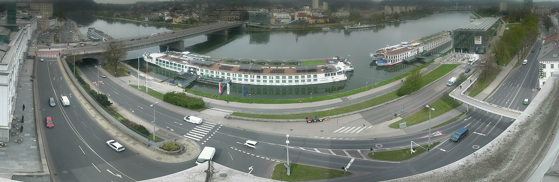 Archiv Foto Webcam Linz: Donaulände und Nibelungenbrücke
