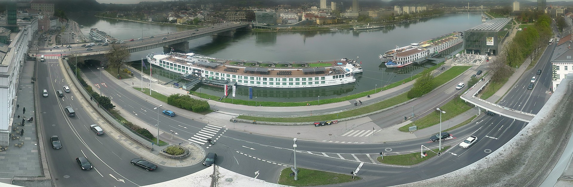 Archiv Foto Webcam Linz: Donaulände und Nibelungenbrücke