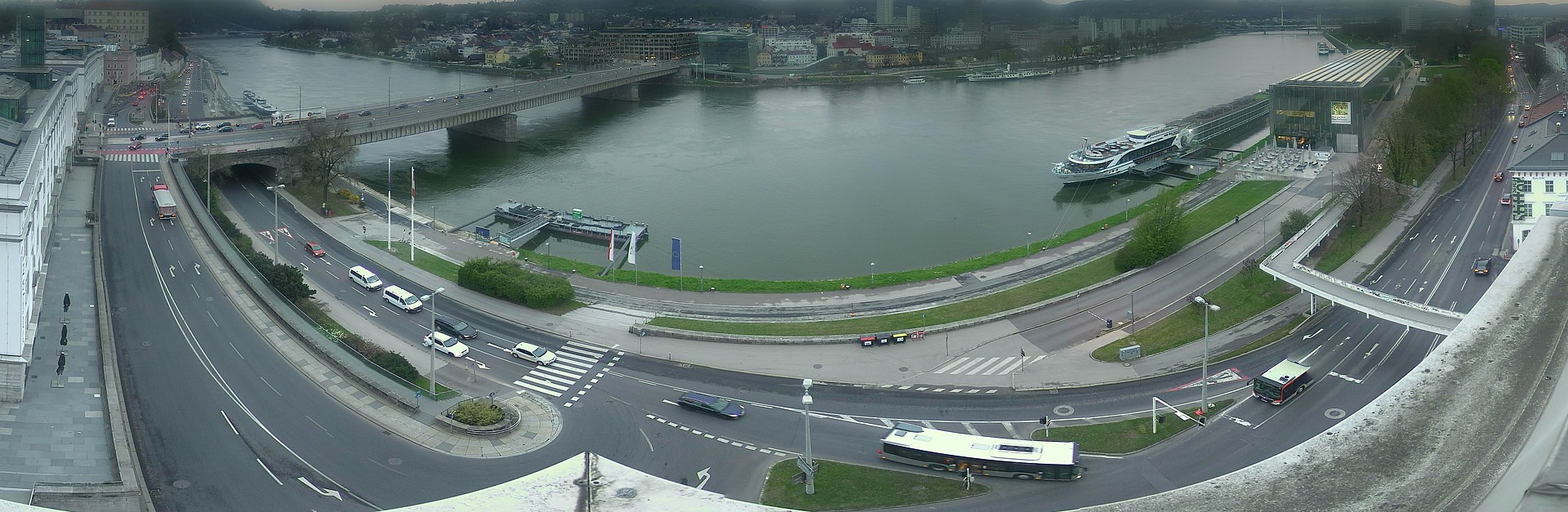 Archiv Foto Webcam Linz: Donaulände und Nibelungenbrücke