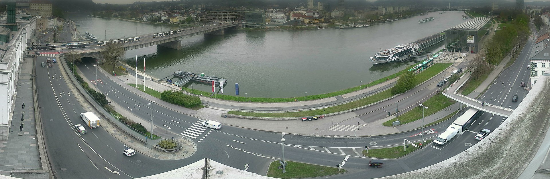 Archiv Foto Webcam Linz: Donaulände und Nibelungenbrücke