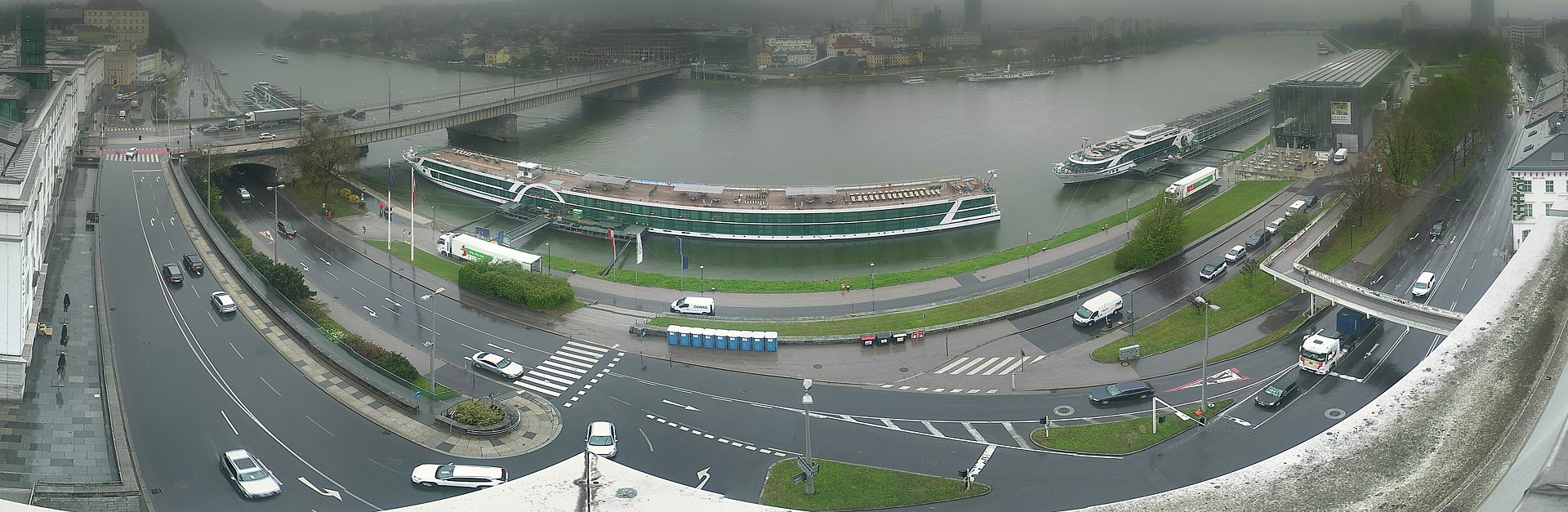 Archiv Foto Webcam Linz: Donaulände und Nibelungenbrücke
