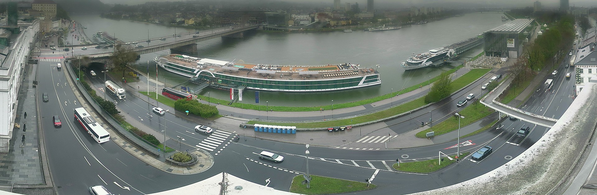 Archiv Foto Webcam Linz: Donaulände und Nibelungenbrücke