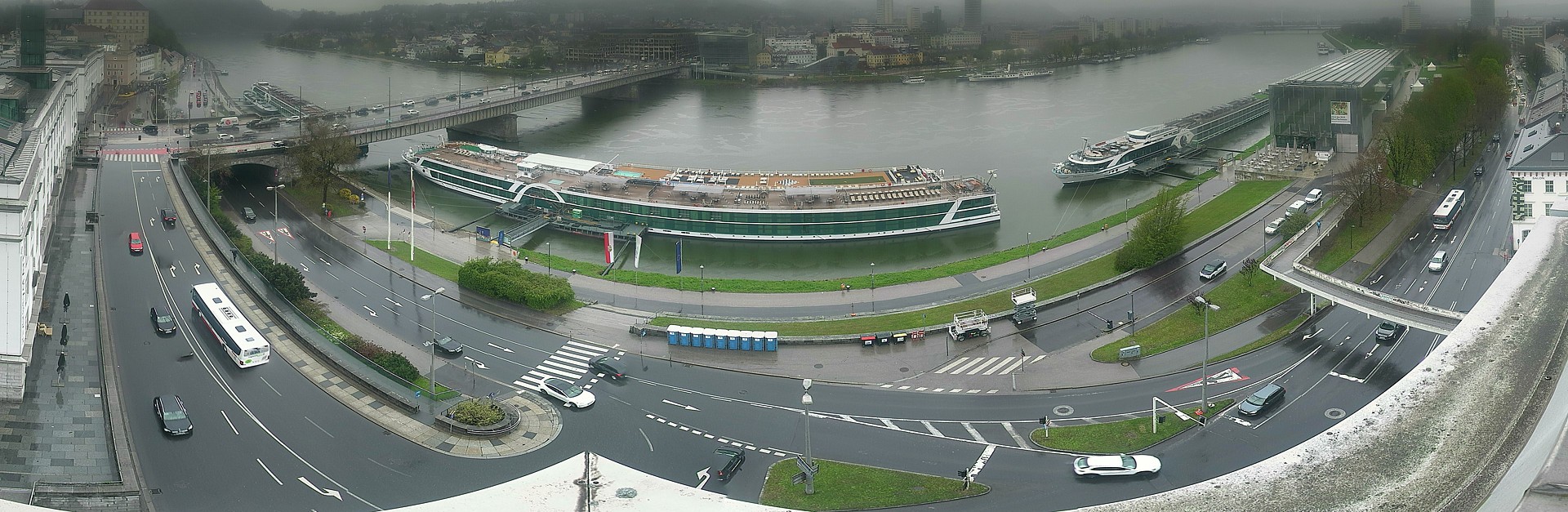 Archiv Foto Webcam Linz: Donaulände und Nibelungenbrücke