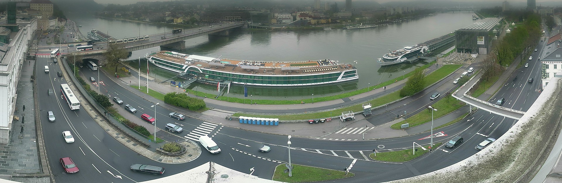 Archiv Foto Webcam Linz: Donaulände und Nibelungenbrücke
